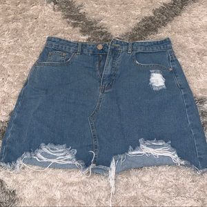 Adorable ripped denim skirt !